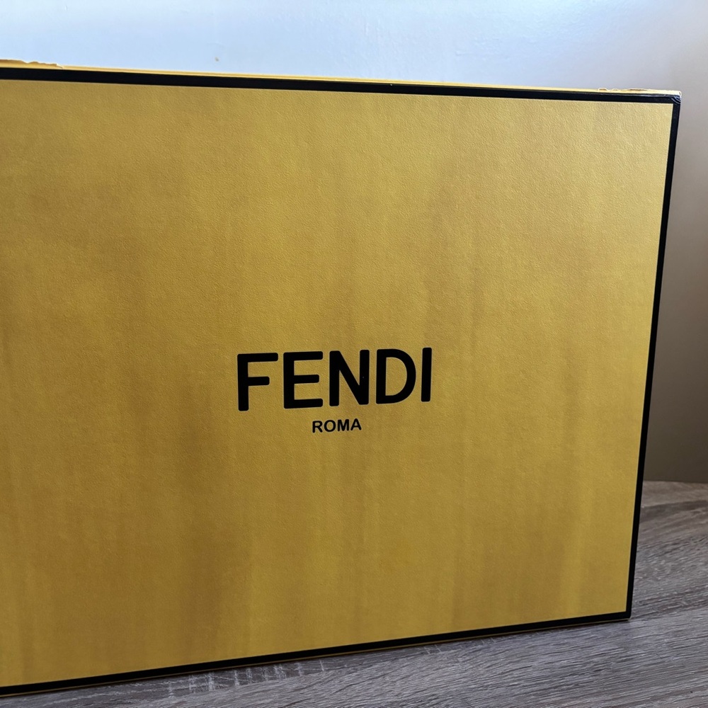 Fendi Sunshine Red Tote Bag with Tortoiseshell Handles - Picture 14 of 14